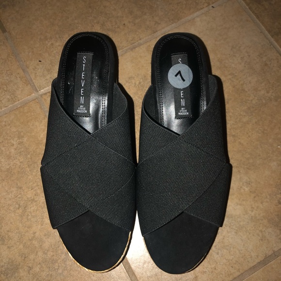 NWOT Steve Madden slip on black platform sandals - Picture 3 of 11